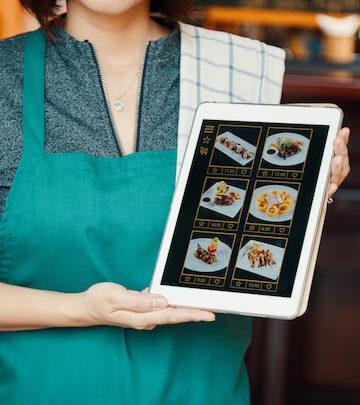 Augmenting Restaurant Sales with Digital Signage Software: The Influential Power for Businesses