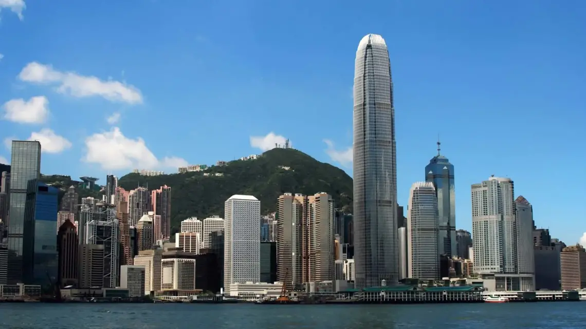 What are the best places to visit in Hong Kong